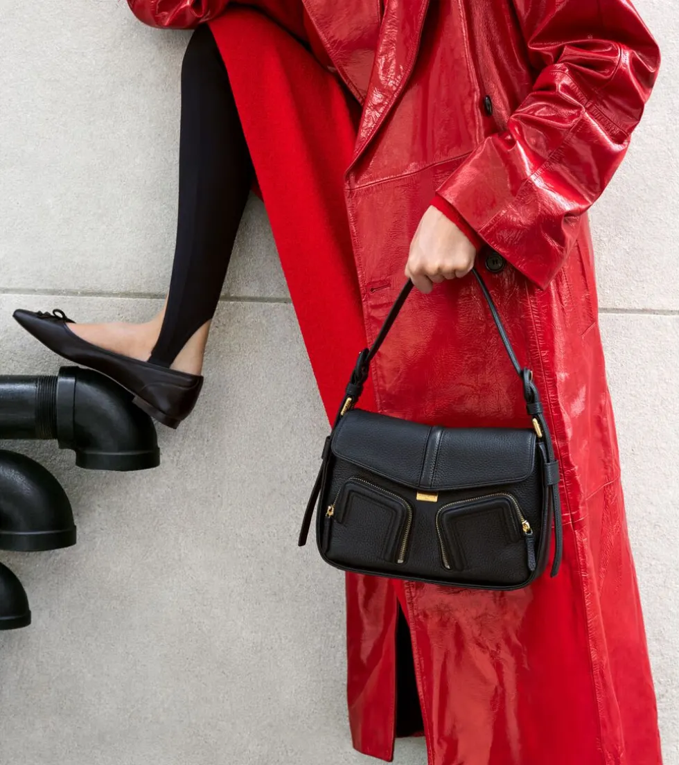 chance-shoulder-bag-IdIGDzAX-1.webp Fashion Cole Haan Chance Shoulder Bag Black